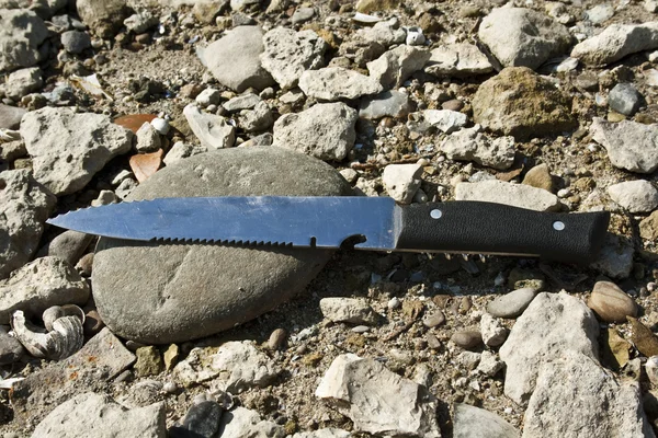 Il coltello sulle pietre . — Foto Stock