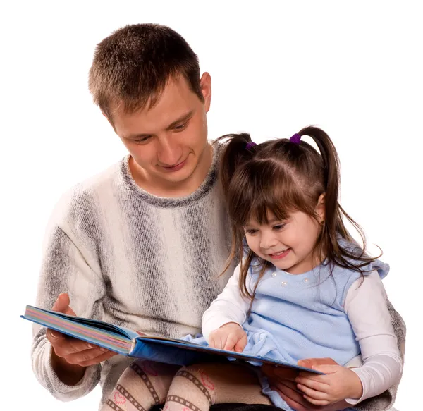 Lezen van een boek en gelukkige familie — Stockfoto