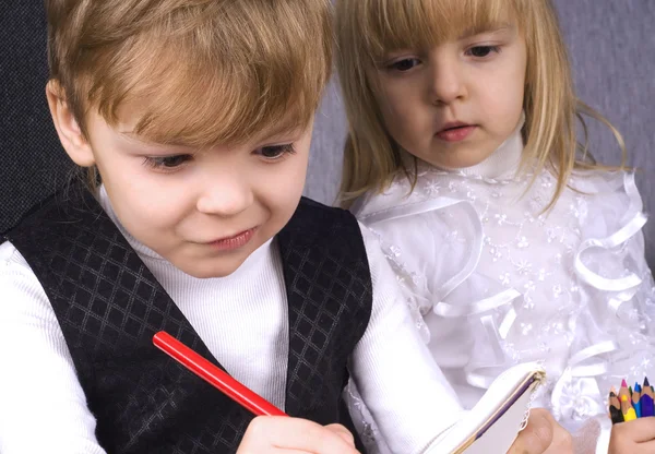 Meisje en jongen tekening — Stockfoto