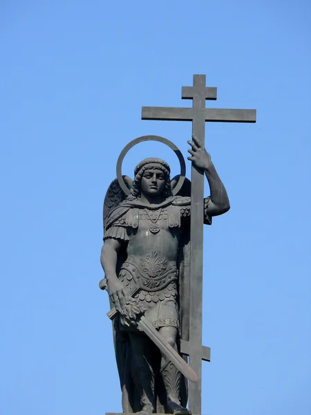 Пам'ятник Michael Архангела в центрі міста Сочі — стокове фото