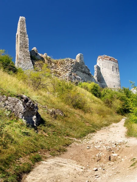 Замок cachtice, зруйновану фортифікації — стокове фото