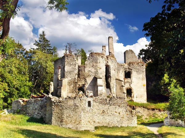 Castello di Sklabina e casa padronale — Foto Stock