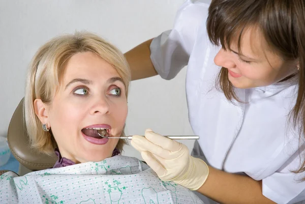 Στον οδοντίατρο. — Φωτογραφία Αρχείου