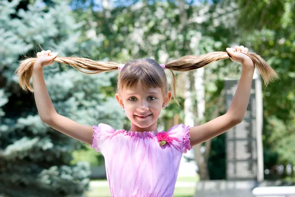Dívka s vlasy — Stock fotografie