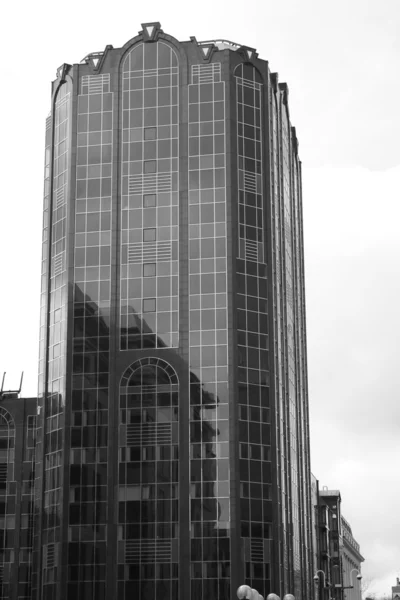 Edificio de oficinas de gran altura —  Fotos de Stock