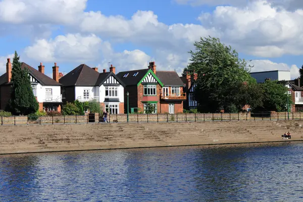 Houses on the river trent — Stock Photo, Image