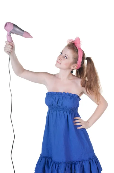 Rusovlasá dívka s vysoušečem vlasů. — Stock fotografie