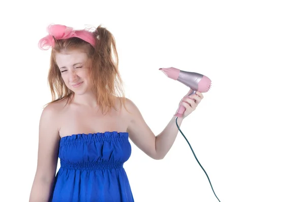 Rusovlasá dívka s vysoušečem vlasů — Stock fotografie