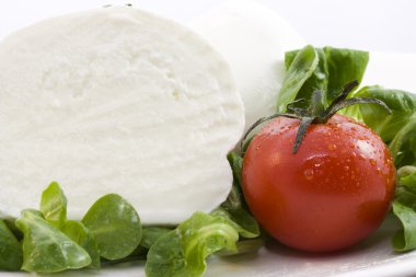 bufala mozzarella ve salata