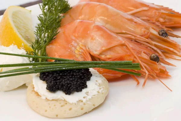 Crevettes et caviar — Photo