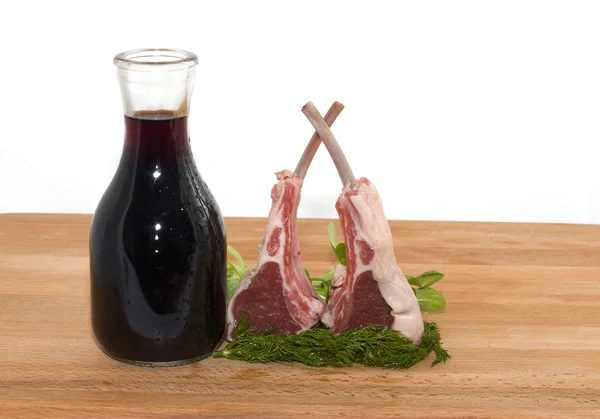 Rekken met lamsvlees en wijn — Stockfoto