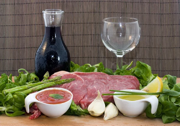 Rundvlees en salade — Stockfoto