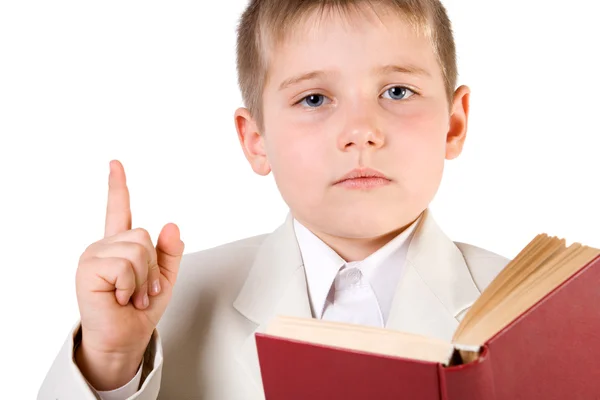 Dobře oblečený kluk četl knihu — Stock fotografie
