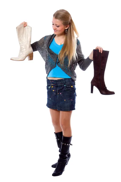 Menina jovem escolhendo nova bota — Fotografia de Stock
