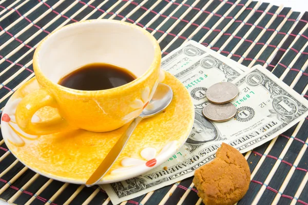 Оплата за кофе и печенье — стоковое фото