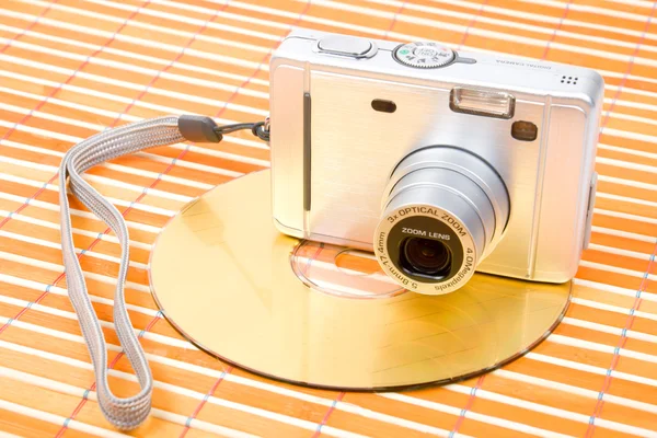Compact digital camera and dvd disk — Stock Photo, Image