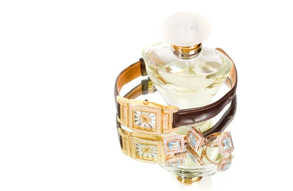 Bijoux et parfums dorés — Photo