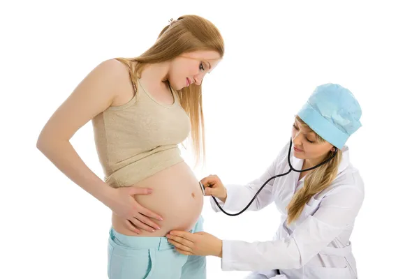 Médico examina fêmea grávida — Fotografia de Stock