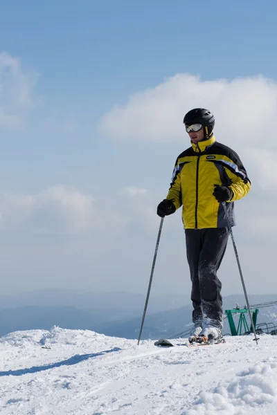 Cavaleiro de esqui de montanha — Fotografia de Stock