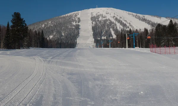 Longue pente pour le ski et le snowboard — Photo