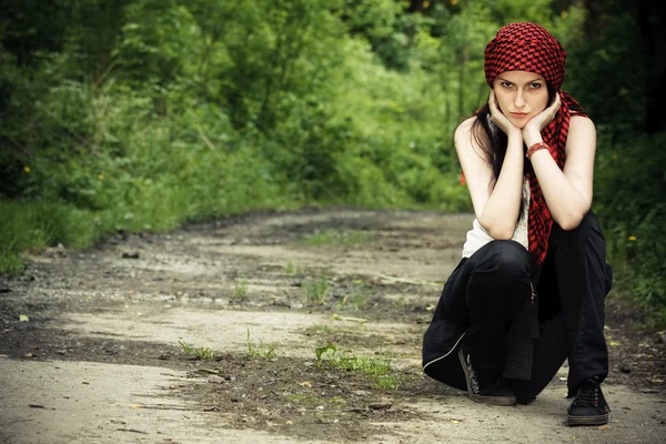 赤いハンカチの女の子 — ストック写真
