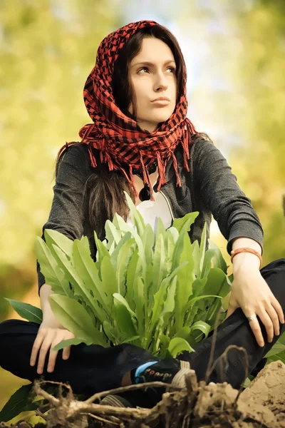 Chica en un pañuelo rojo — Foto de Stock