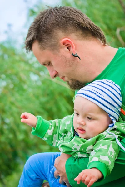 Figlio con padre — Foto Stock