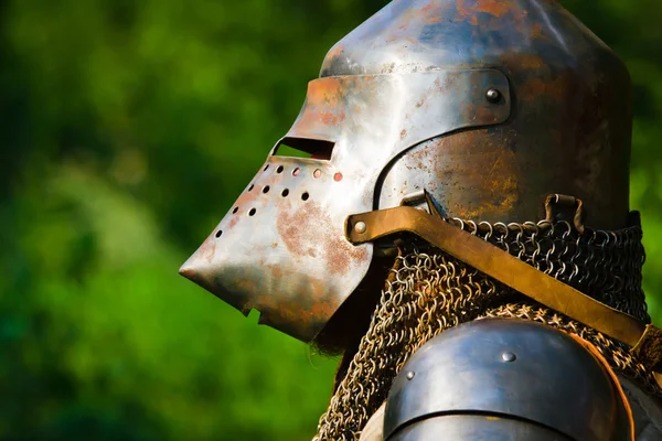 Homem de capacete de cavaleiro — Fotografia de Stock