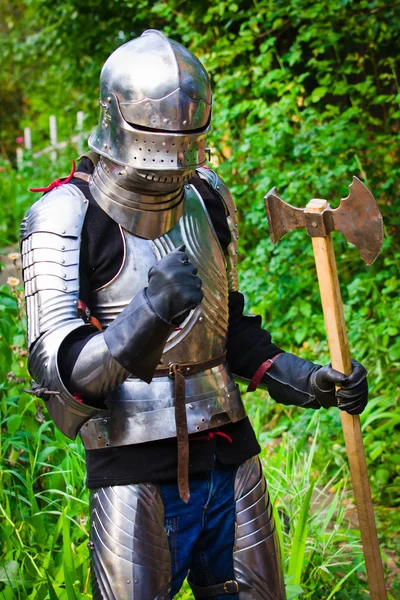 Cavaleiro em armadura brilhante — Fotografia de Stock