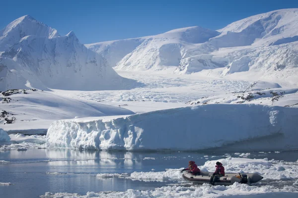 Barco na Antártida — Fotografia de Stock