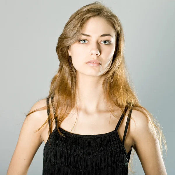 Mode porträtt av en flicka — Stockfoto