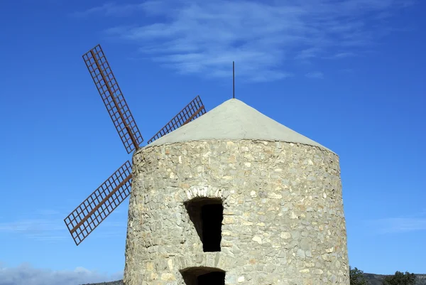 Ветряные мельницы Алькубласа - Испания — стоковое фото