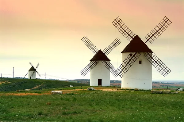 Větrné mlýny - castilla-la mancha. Španělsko — Stock fotografie