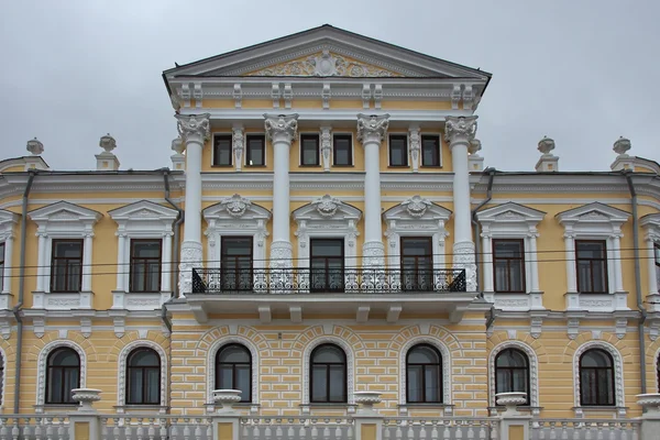 Fasaden av en vacker byggnad — Stockfoto