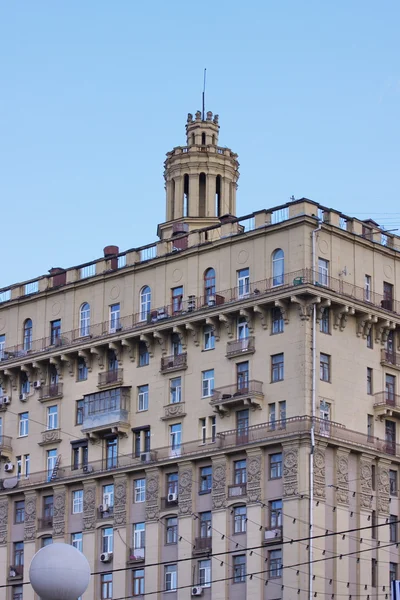Высокое красивое здание в Москве — стоковое фото