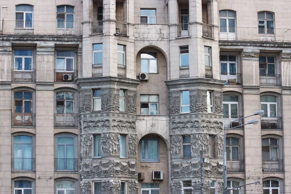 高美丽的建筑是在莫斯科 — 图库照片