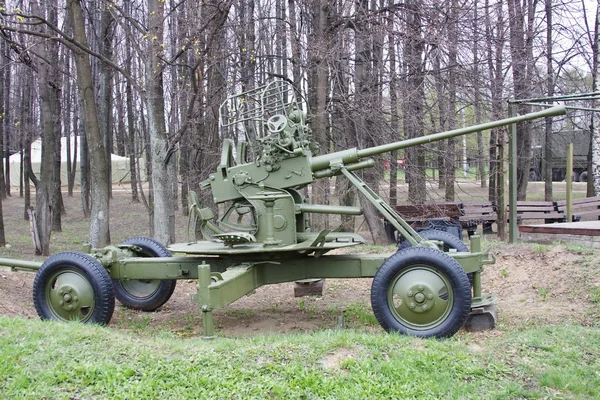 軍事技術の博物館で ack-ack 銃記念碑 — ストック写真