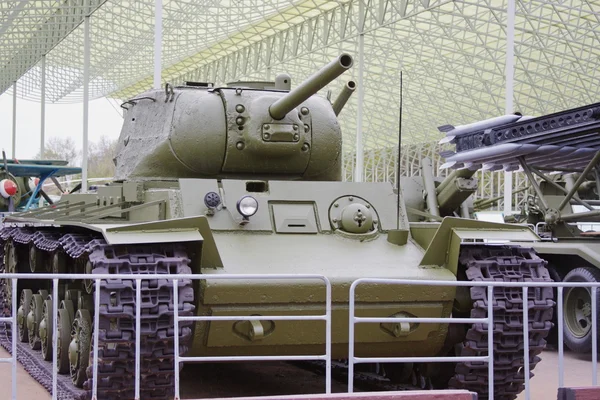 Monumento de tanque no museu de técnica militar — Fotografia de Stock