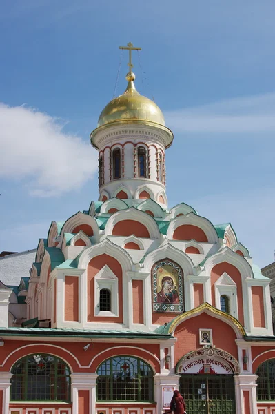 Kırmızı bölgede Moskova ilahi anne Tapınağı — Stok fotoğraf