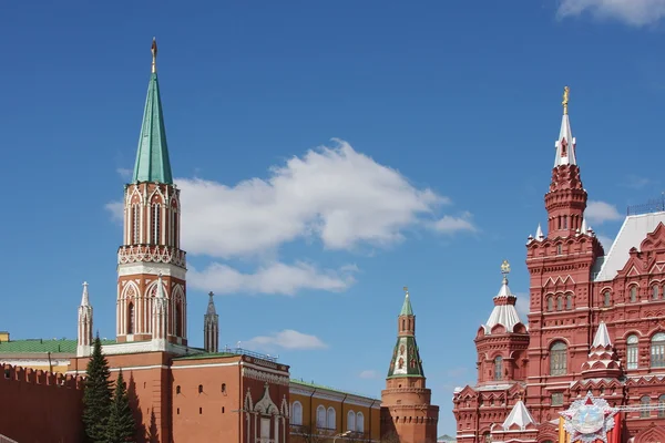Κτίριο του Ιστορικού Μουσείου στην περιοχή κόκκινο στη Μόσχα πόλη — Φωτογραφία Αρχείου