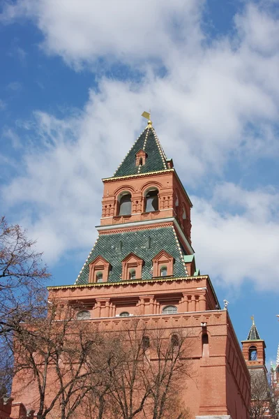 Здание Московского Кремля на Красной площади — стоковое фото
