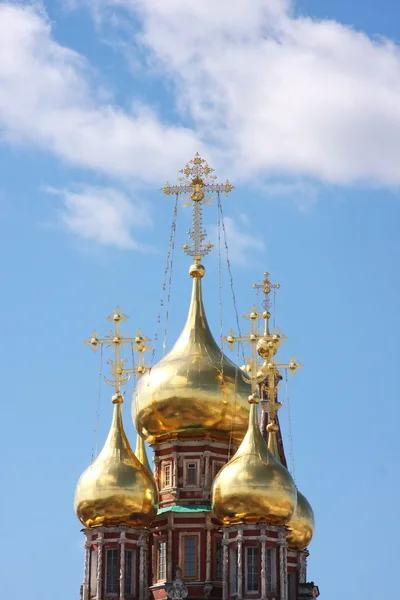 Piękne kopuły kościoła są w Moskwie — Zdjęcie stockowe