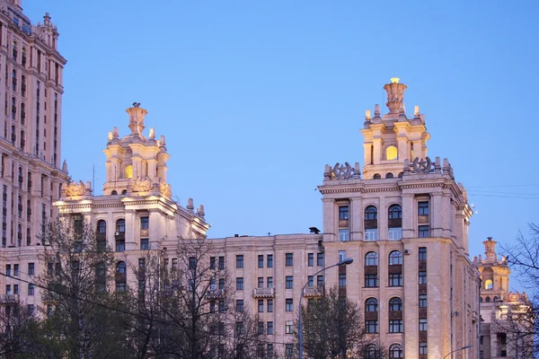 Una casa de altura está en Moscú —  Fotos de Stock