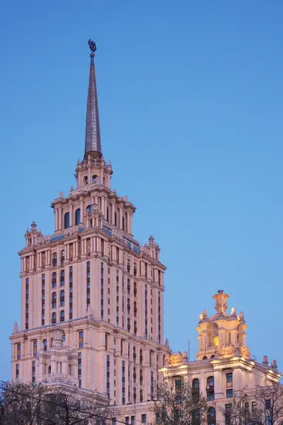 Une maison en hauteur est à Moscou — Photo