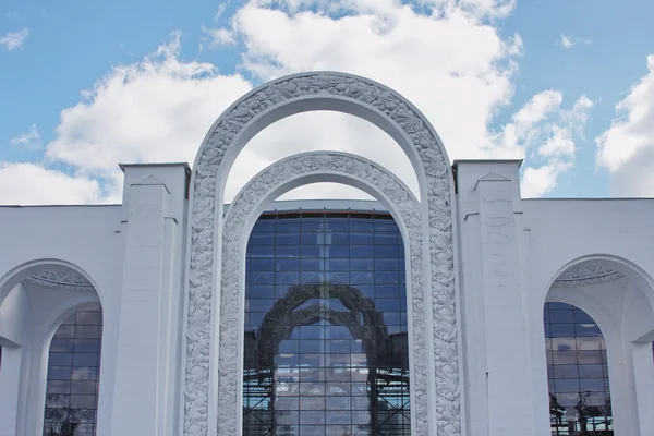Krásná budova se nachází v městě Moskva — Stock fotografie