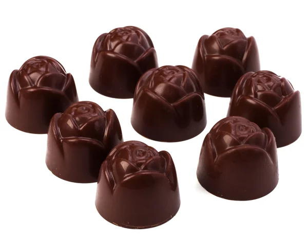 Πραλίνες σοκολάτας απομονωμένες σε λευκό φόντο — Φωτογραφία Αρχείου
