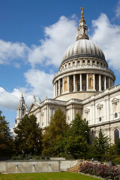 Saint Paul's cathedral in London — Stock Photo, Image