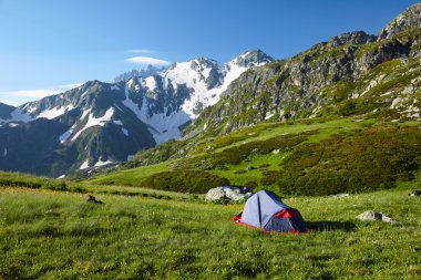 Mountaneer bivouac in mountains clipart