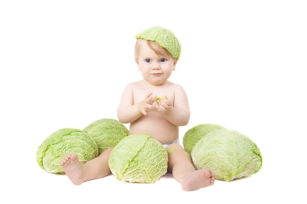 Bebé pequeño y un repollo savoy —  Fotos de Stock