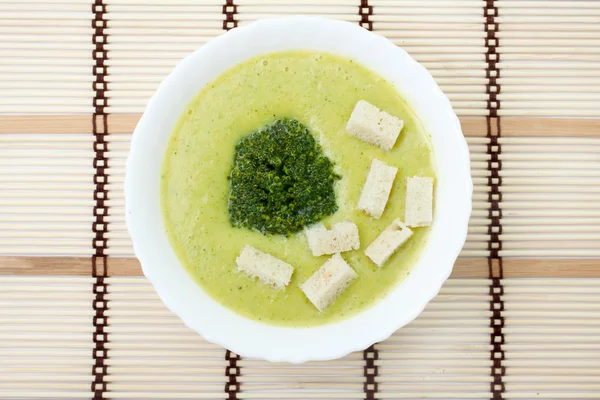 Mos soppa med broccoli och krutonger — Stockfoto
